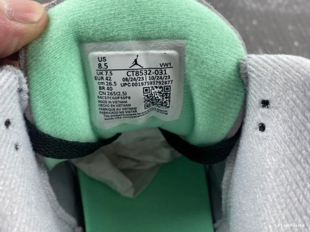 CT8532-031 Glow Jordan Air Green 3 0725